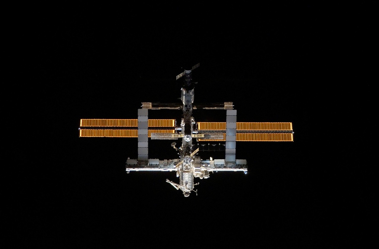 eat, space station, international space station, docking, space shuttle, technology, space, universe, night sky, heaven, astronautics, nasa, space travel, aviation, astronomy, science, research, science fiction, space station, space station, space station, space station, space station