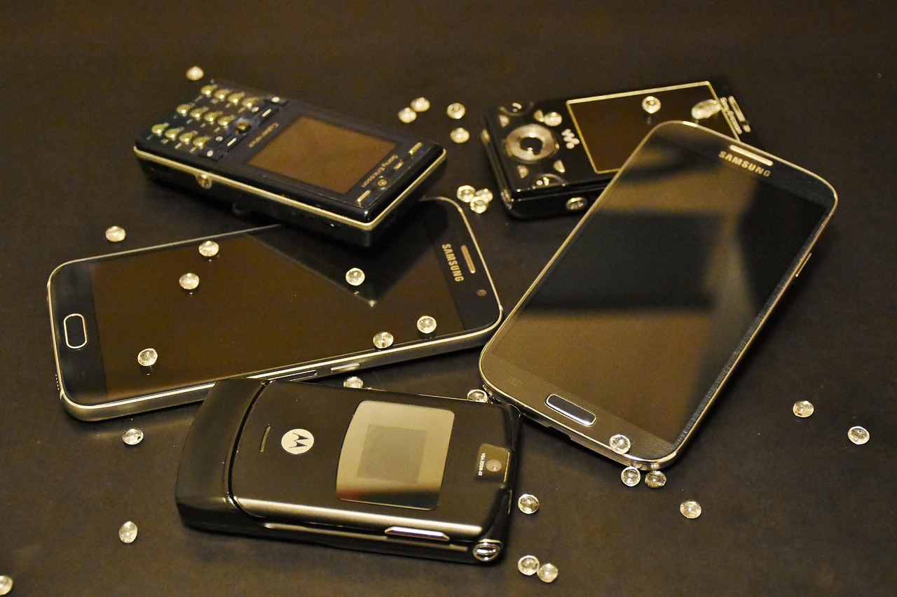 smartphone, technology, smart, phone, screen, communication, mobile, business, black, wood, background, modern, samsung, sony, motorola, old, new, used connection, advertisement, digital, equipment, motorola, motorola, motorola, motorola, motorola