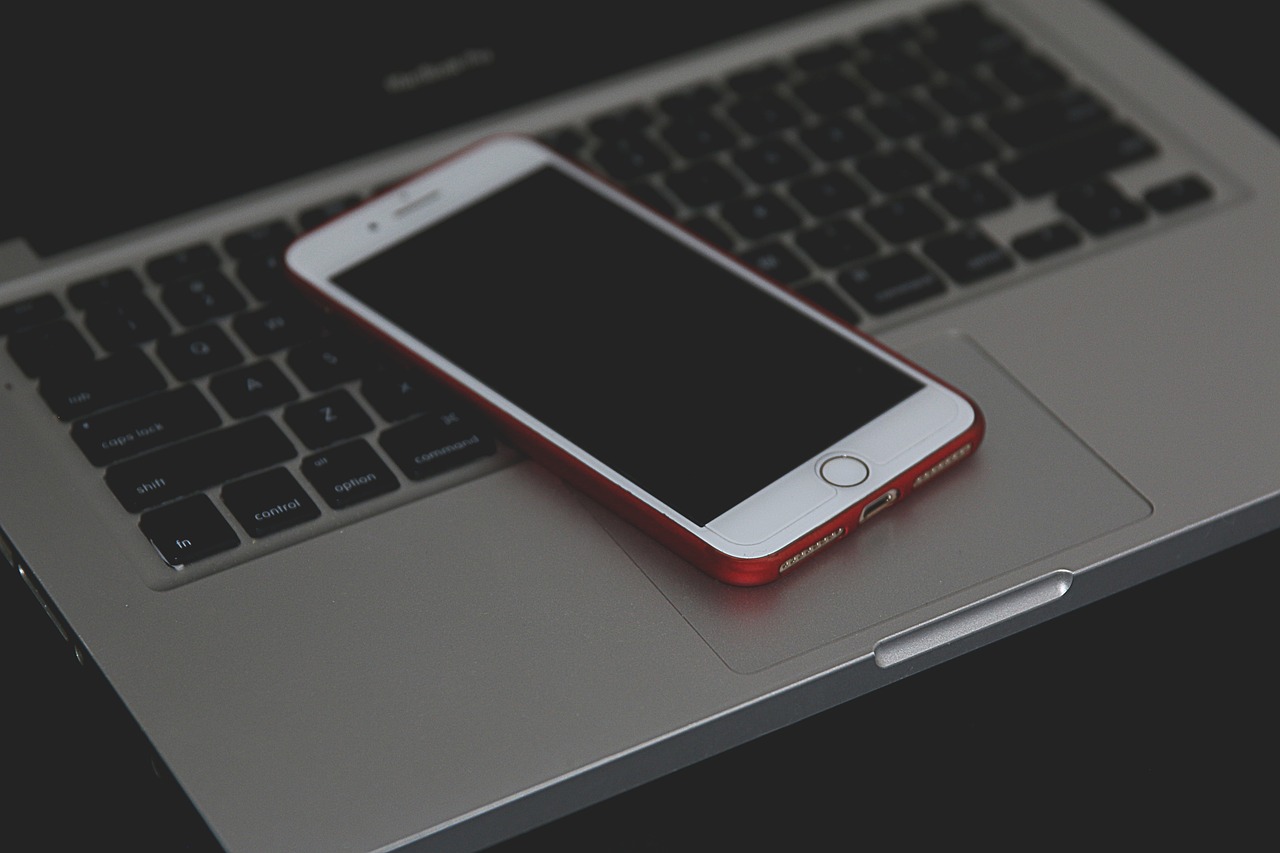 iphone, iphone 7, apple, cell phone, telephone, technology, smartphone, screen, communication, iphone7, macbook, macbook pro, laptop, iphone 7, iphone 7, iphone 7, iphone 7, iphone 7, iphone7, iphone7